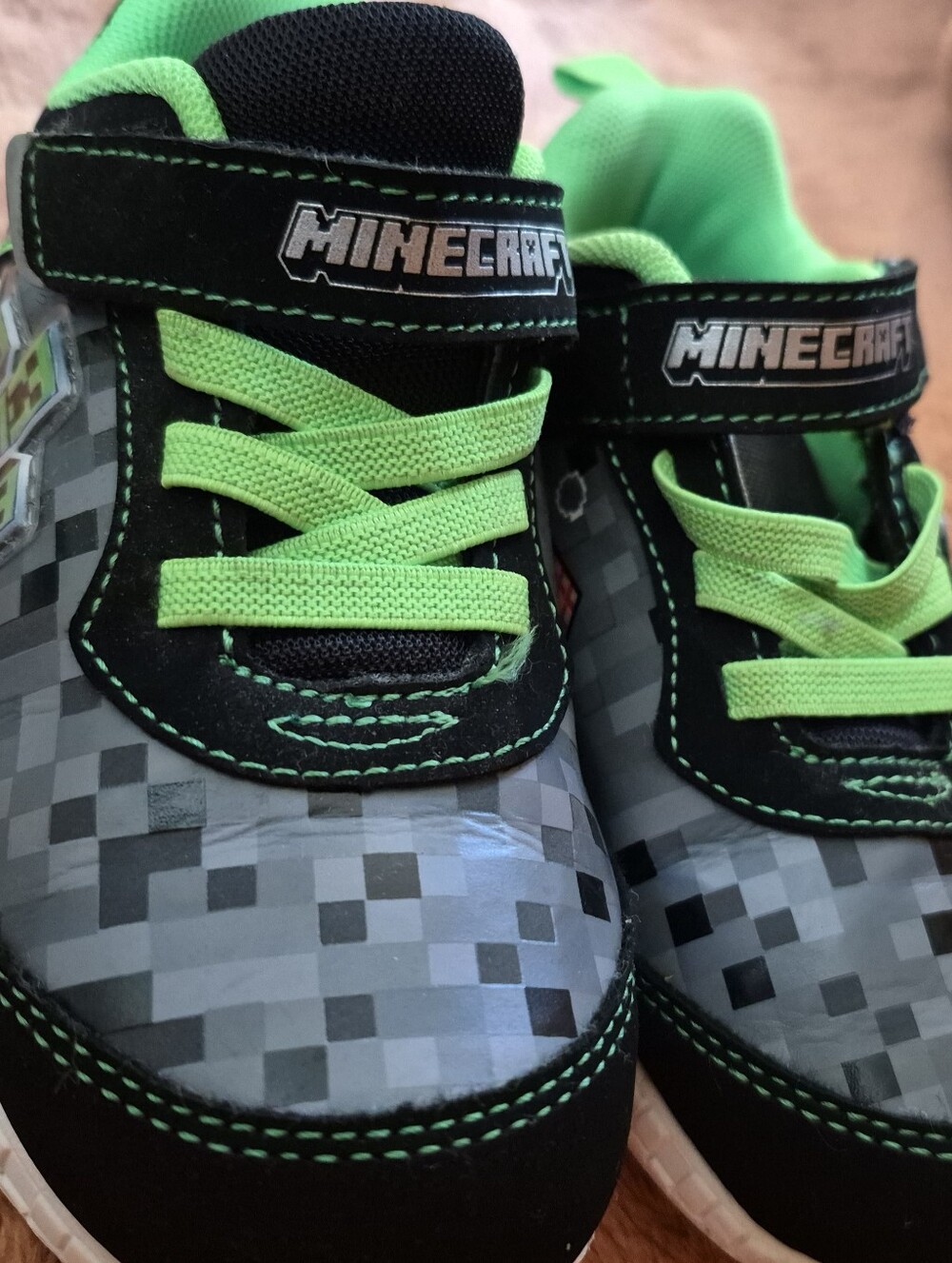 Kids' Minecraft LIGHTUP Gray & Neon Green Sneakers Size 11